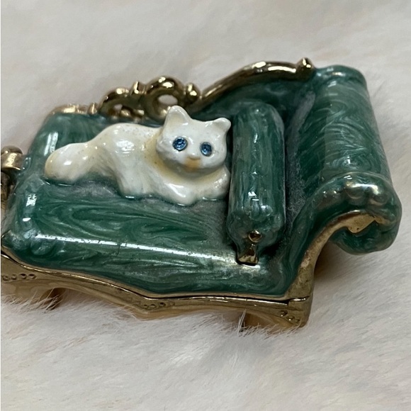 Stunning Vintage marble MONET cat on a couch - opens up- look at my eyes ! - Picture 3 of 7